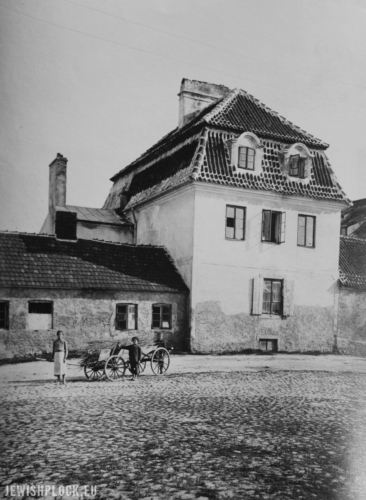 The corner of Zduńska Street and Czarny Dwór - the Jewish Home for the Elderly and Disabled, photo: Rubin, 1930 (photograph from the collection of the Płock Scientific Society, reference number 364)